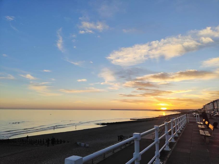 Stunning Seafront Flat,St Leonards Apartment Exterior photo